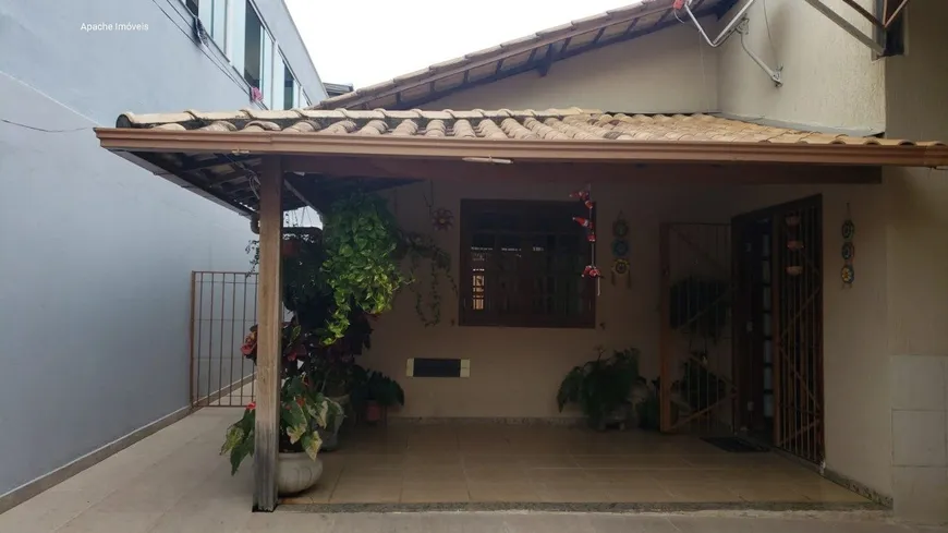 Foto 1 de Casa com 4 Quartos à venda, 200m² em Jardim América, Belo Horizonte