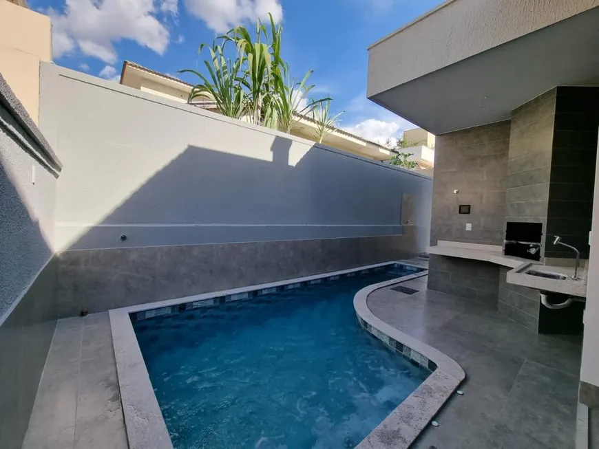 Foto 1 de Casa de Condomínio com 4 Quartos à venda, 236m² em Jardins Madri, Goiânia