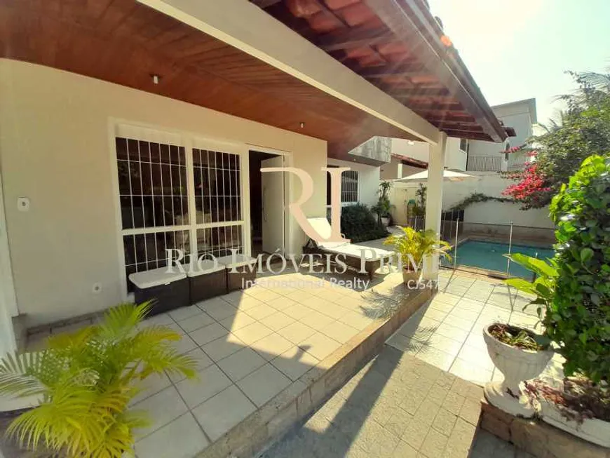 Foto 1 de Casa de Condomínio com 4 Quartos à venda, 297m² em Barra da Tijuca, Rio de Janeiro