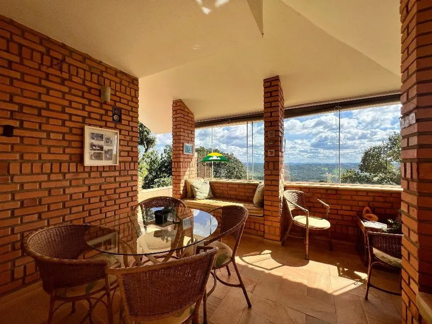 Foto 1 de Casa de Condomínio com 3 Quartos à venda, 220m² em Condomínio Retiro do Chalé, Brumadinho