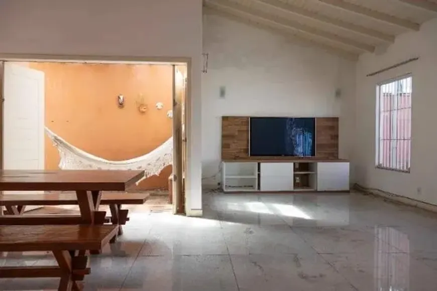 Foto 1 de Casa com 4 Quartos para alugar, 220m² em Santa Cecília, Vitória