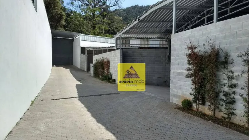 Foto 1 de Galpão/Depósito/Armazém à venda, 2000m² em Jaragua, São Paulo