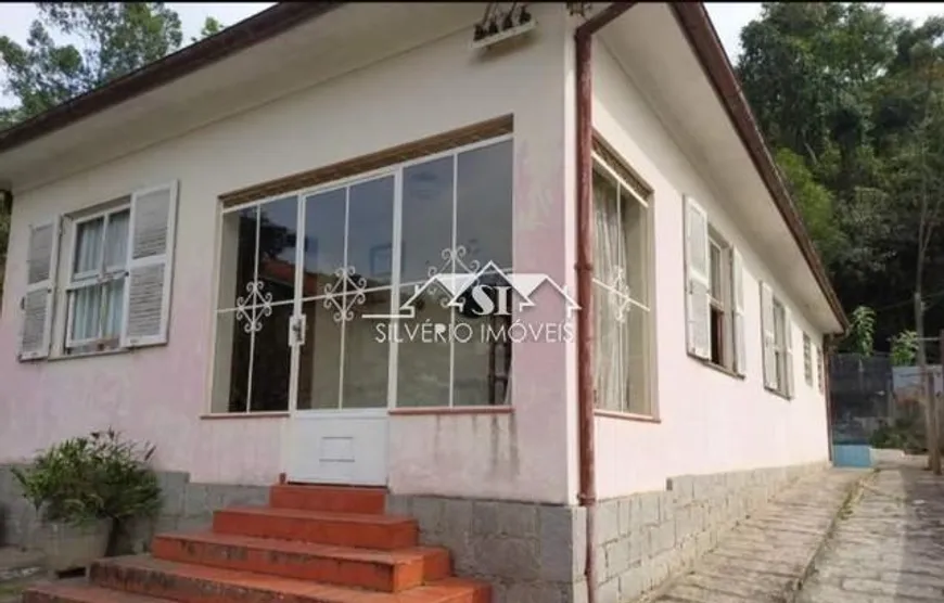 Foto 1 de Casa com 4 Quartos à venda, 250m² em Carangola, Petrópolis