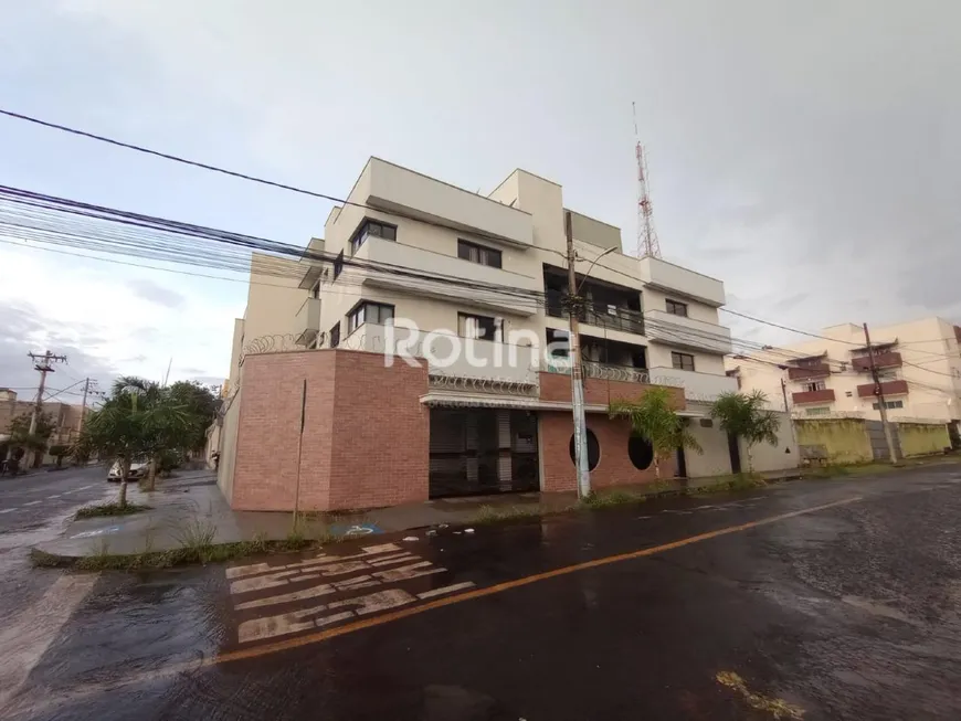 Foto 1 de Apartamento com 3 Quartos para alugar, 67m² em Umuarama, Uberlândia