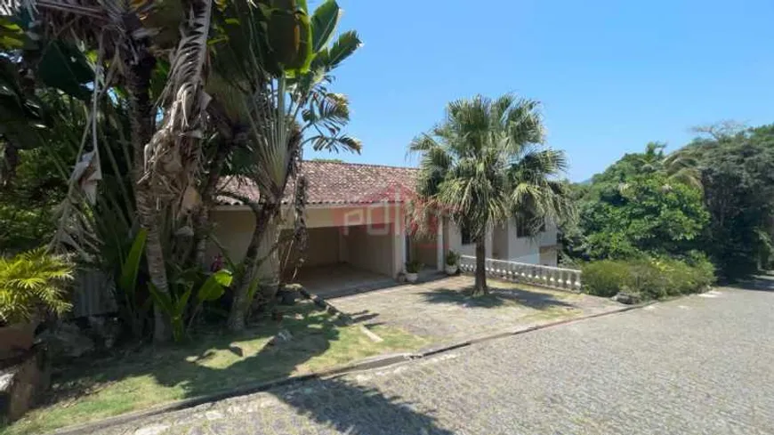 Foto 1 de Casa de Condomínio com 4 Quartos à venda, 460m² em Rio do Ouro, São Gonçalo