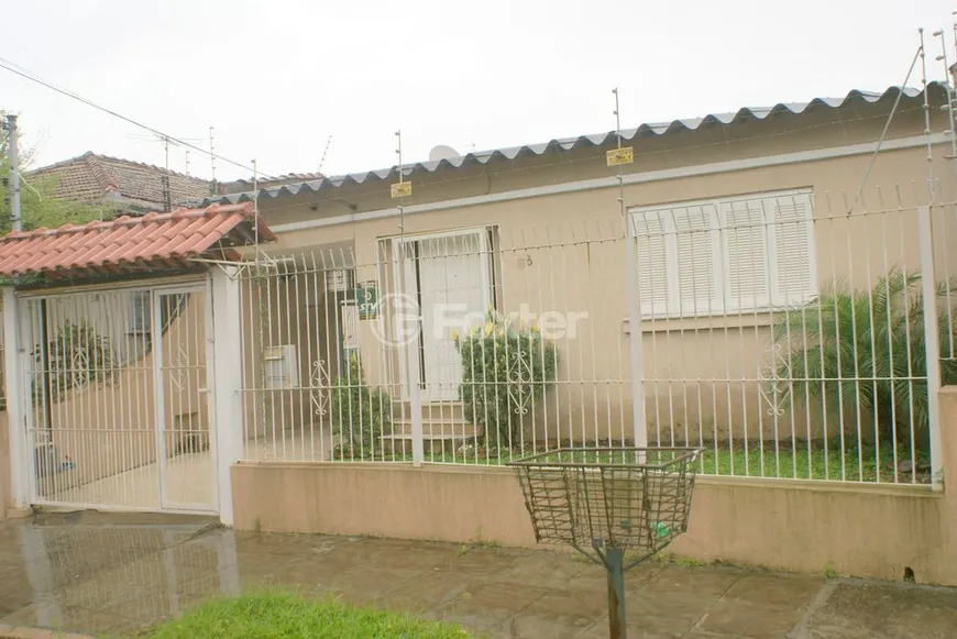 Foto 1 de Casa com 2 Quartos à venda, 133m² em Santa Maria Goretti, Porto Alegre