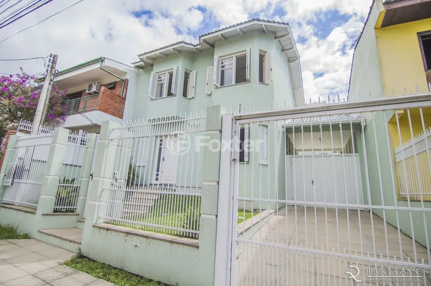 Foto 1 de Casa com 4 Quartos à venda, 315m² em Vila Ipiranga, Porto Alegre