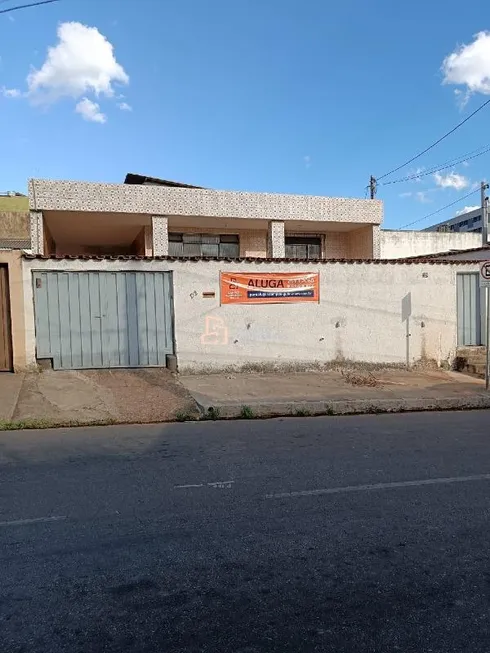 Foto 1 de Casa com 2 Quartos para alugar, 100m² em Milionários, Belo Horizonte