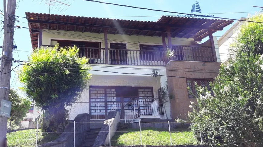 Foto 1 de Casa com 5 Quartos à venda, 350m² em Varzea, Teresópolis