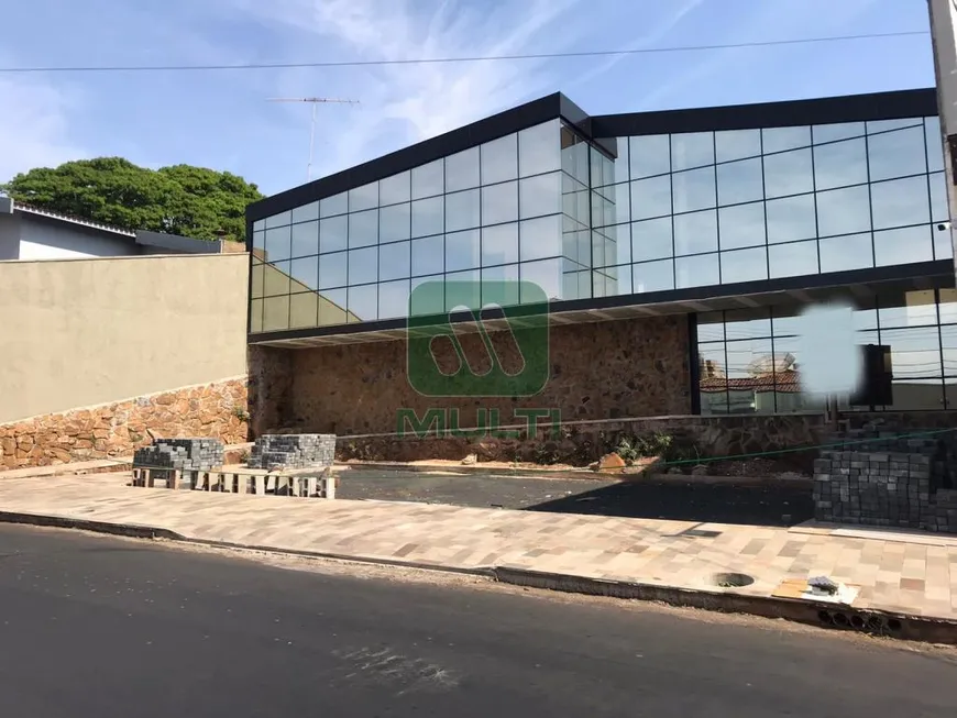 Foto 1 de Casa com 1 Quarto para alugar, 1000m² em Lidice, Uberlândia