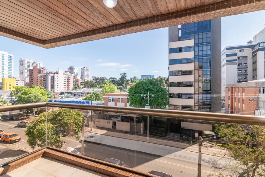 Foto 1 de Apartamento com 4 Quartos à venda, 233m² em Cabral, Curitiba