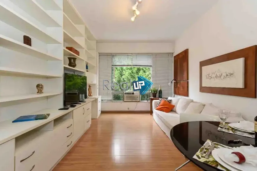 Foto 1 de Apartamento com 2 Quartos para alugar, 113m² em Leblon, Rio de Janeiro
