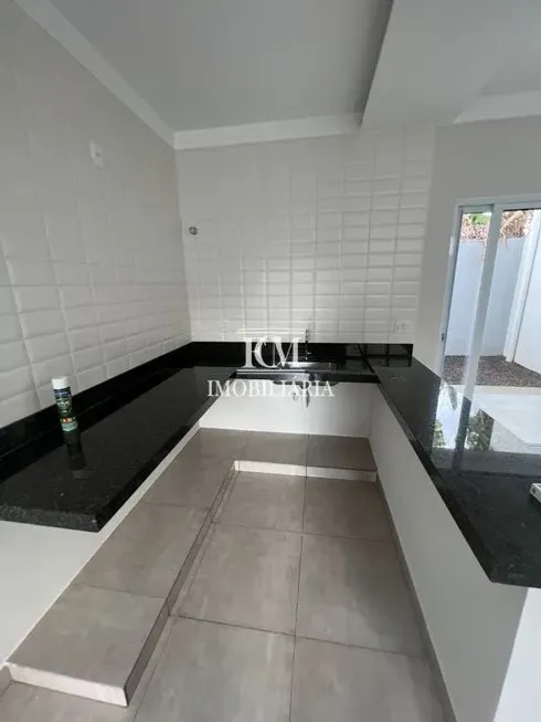 Foto 1 de Casa com 2 Quartos à venda, 66m² em Jardim Canaã, Uberlândia