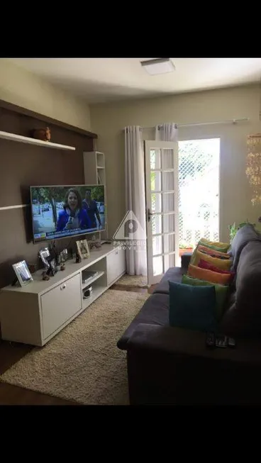 Foto 1 de Apartamento com 2 Quartos à venda, 72m² em Nogueira, Petrópolis