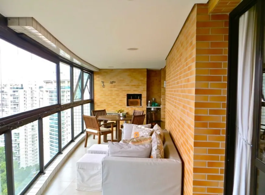 Foto 1 de Apartamento com 3 Quartos à venda, 193m² em Panamby, São Paulo