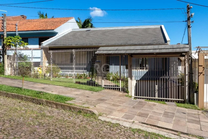 Foto 1 de Casa com 5 Quartos à venda, 399m² em Vila Assunção, Porto Alegre