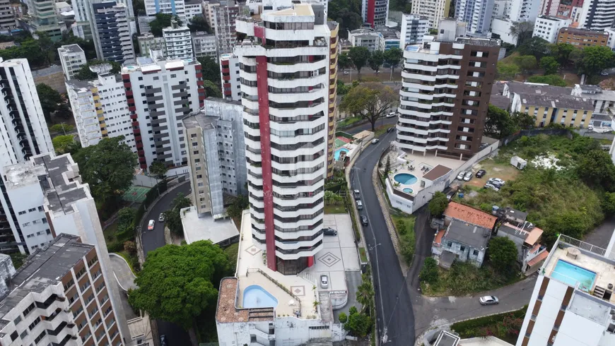 Foto 1 de Apartamento com 4 Quartos à venda, 305m² em Jardim Apipema, Salvador
