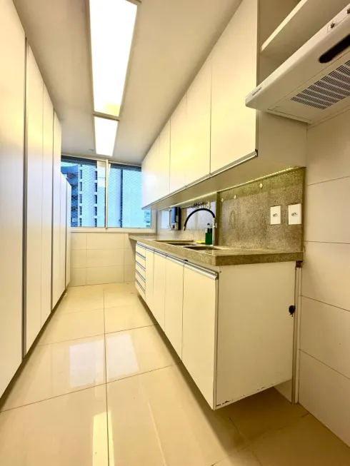 Foto 1 de Apartamento com 2 Quartos para alugar, 77m² em Calhau, São Luís