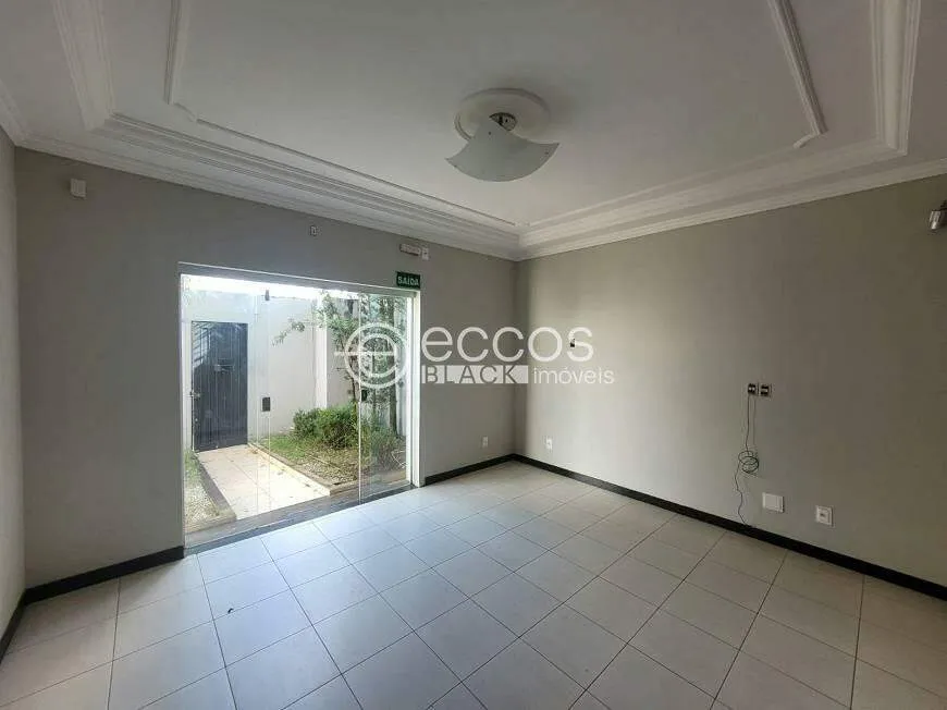 Foto 1 de Casa com 7 Quartos para alugar, 385m² em Presidente Roosevelt, Uberlândia