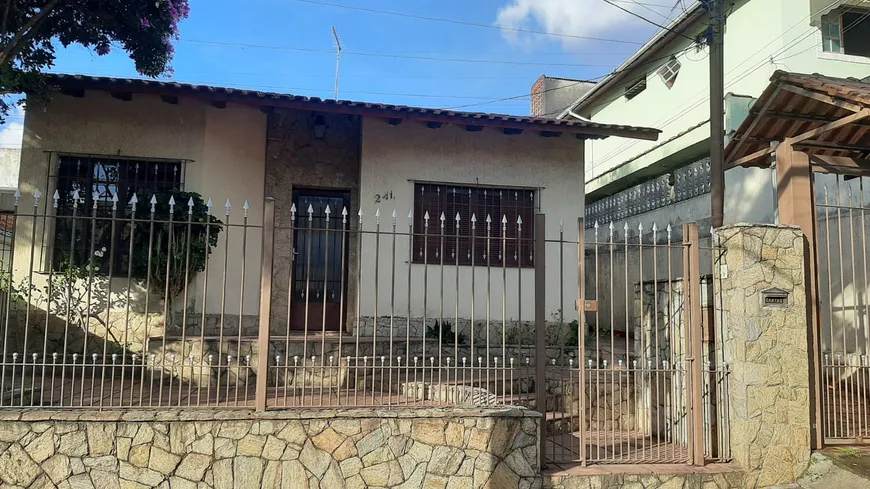 Foto 1 de Casa com 3 Quartos à venda, 375m² em Vila Guilhermina, São Paulo