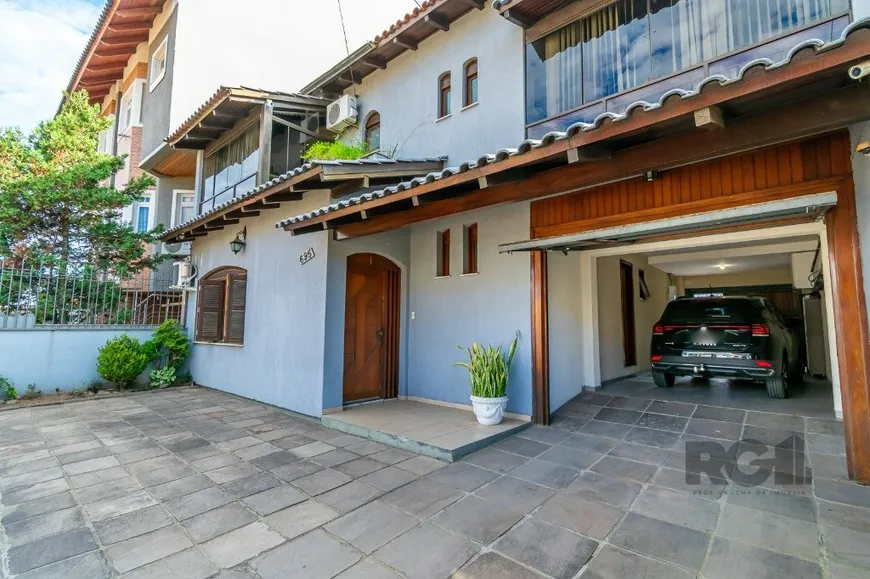 Foto 1 de Casa com 4 Quartos à venda, 289m² em Jardim Planalto, Porto Alegre