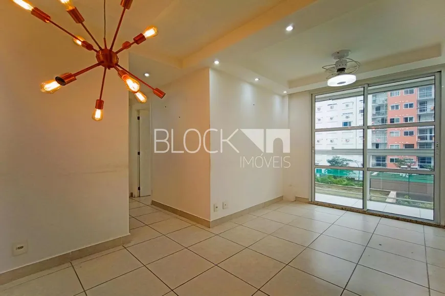 Foto 1 de Apartamento com 2 Quartos à venda, 56m² em Anil, Rio de Janeiro