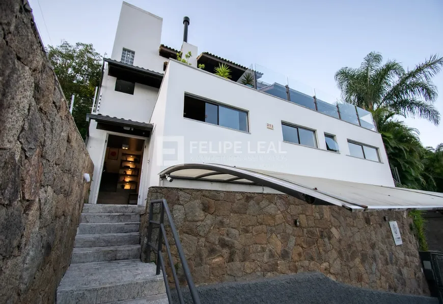 Foto 1 de Casa com 3 Quartos à venda, 221m² em Lagoa da Conceição, Florianópolis