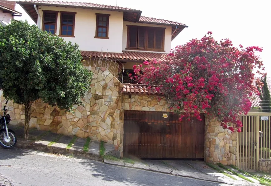 Foto 1 de Casa com 3 Quartos à venda, 353m² em Alto dos Caiçaras, Belo Horizonte