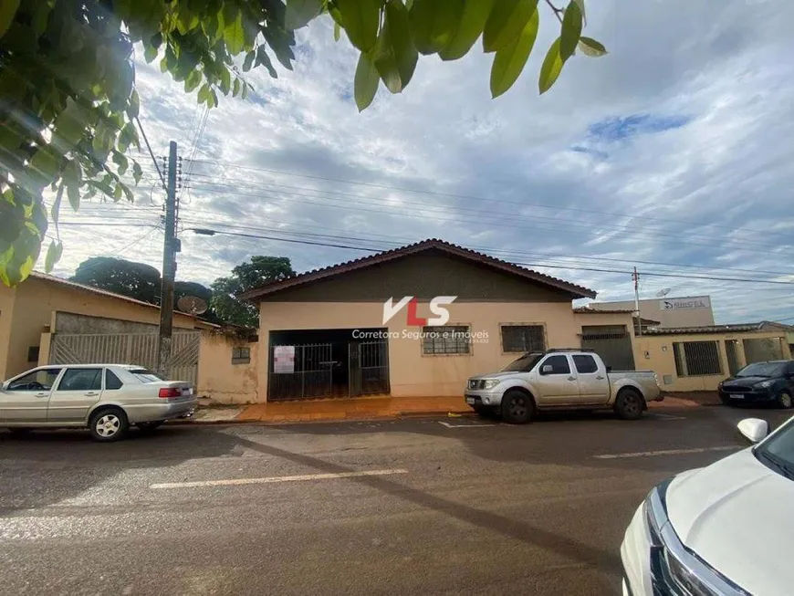 Foto 1 de Casa com 3 Quartos à venda, 200m² em Setor Central, Itumbiara