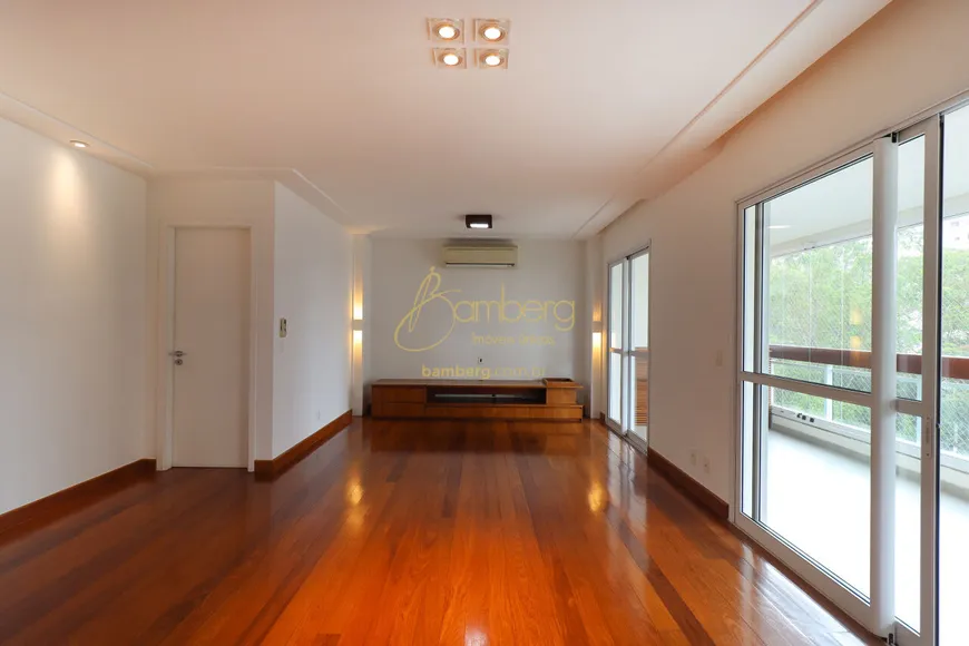 Foto 1 de Apartamento com 3 Quartos para alugar, 163m² em Vila Andrade, São Paulo