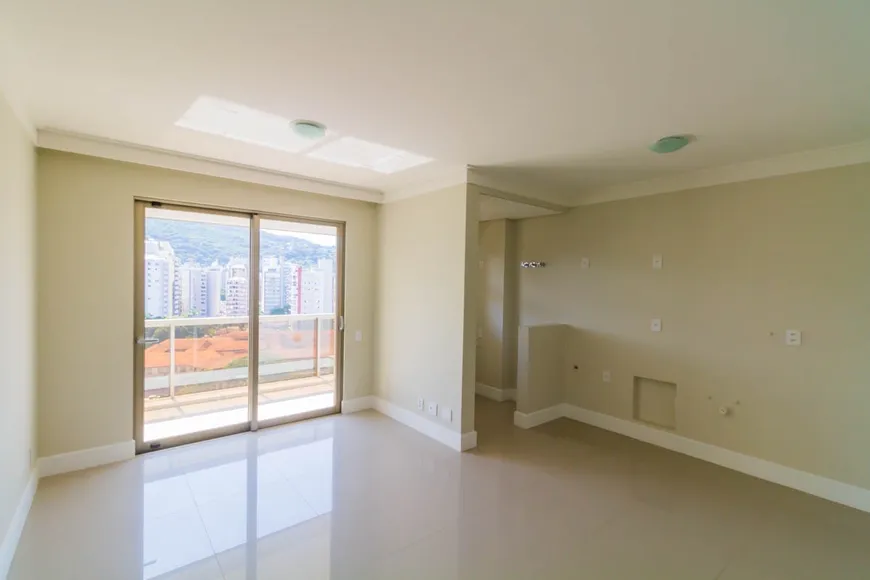 Foto 1 de Apartamento com 2 Quartos para venda ou aluguel, 80m² em Centro, Florianópolis
