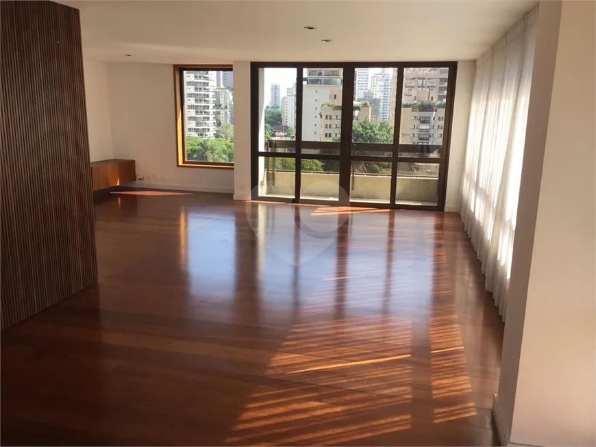 Foto 1 de Apartamento com 3 Quartos para alugar, 230m² em Itaim Bibi, São Paulo