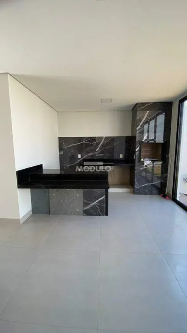 Foto 1 de Casa com 3 Quartos à venda, 167m² em Novo Mundo, Uberlândia