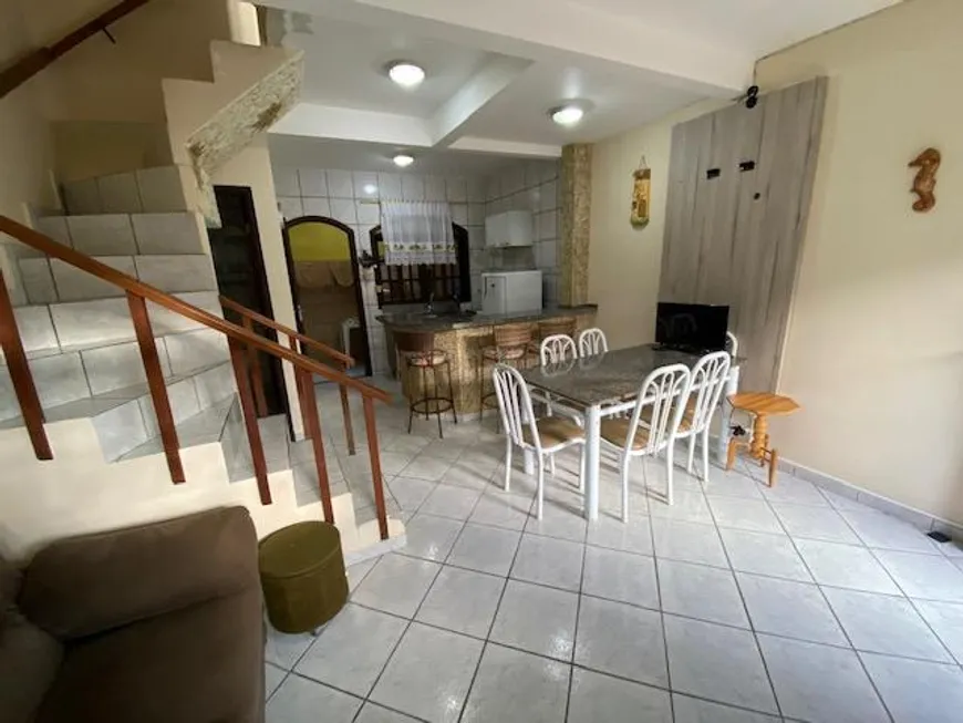 Foto 1 de Casa com 3 Quartos para alugar, 60m² em , Guaratuba