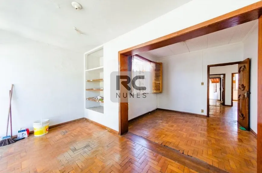 Foto 1 de Casa com 8 Quartos à venda, 320m² em Barro Preto, Belo Horizonte