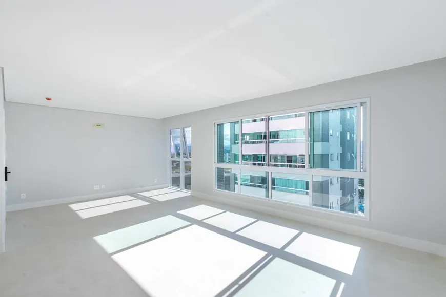 Foto 1 de Apartamento com 4 Quartos à venda, 131m² em Centro, Balneário Camboriú