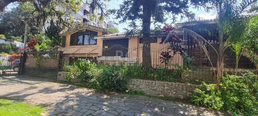 Foto 1 de Casa com 4 Quartos à venda, 401m² em Jardim Lindóia, Porto Alegre