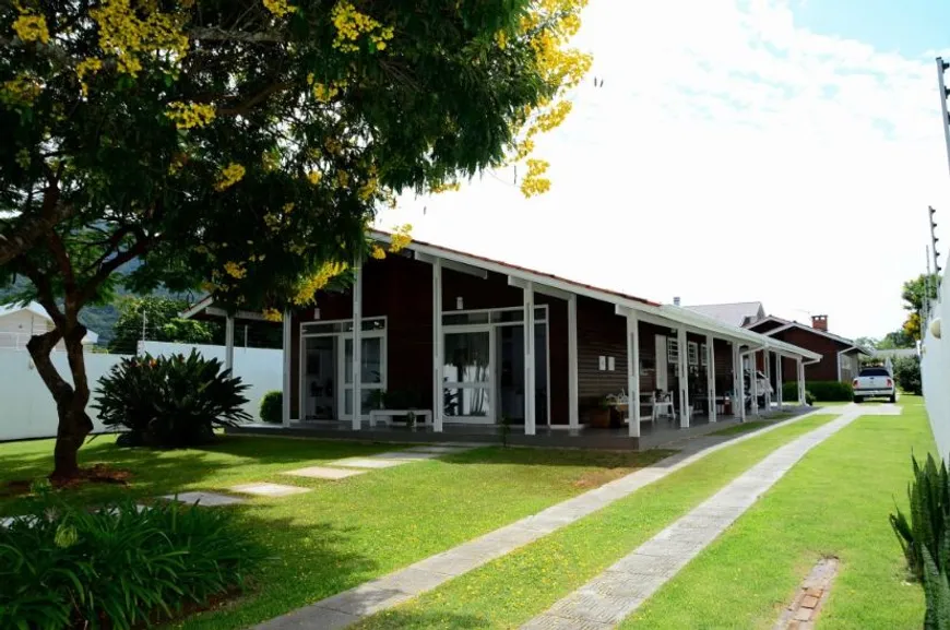 Foto 1 de Casa com 4 Quartos à venda, 400m² em Lagoa da Conceição, Florianópolis