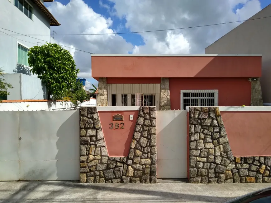 Foto 1 de Casa com 5 Quartos à venda, 107m² em Parque São Benedito, Campos dos Goytacazes