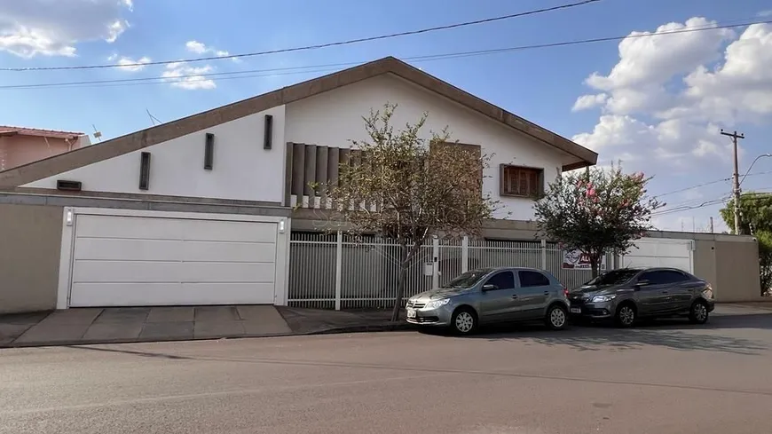 Foto 1 de Imóvel Comercial com 3 Quartos para venda ou aluguel, 261m² em Vila Harmonia, Araraquara
