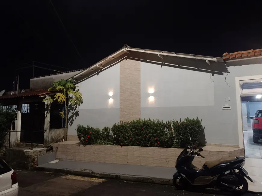 Foto 1 de Casa com 3 Quartos à venda, 160m² em Flores, Manaus