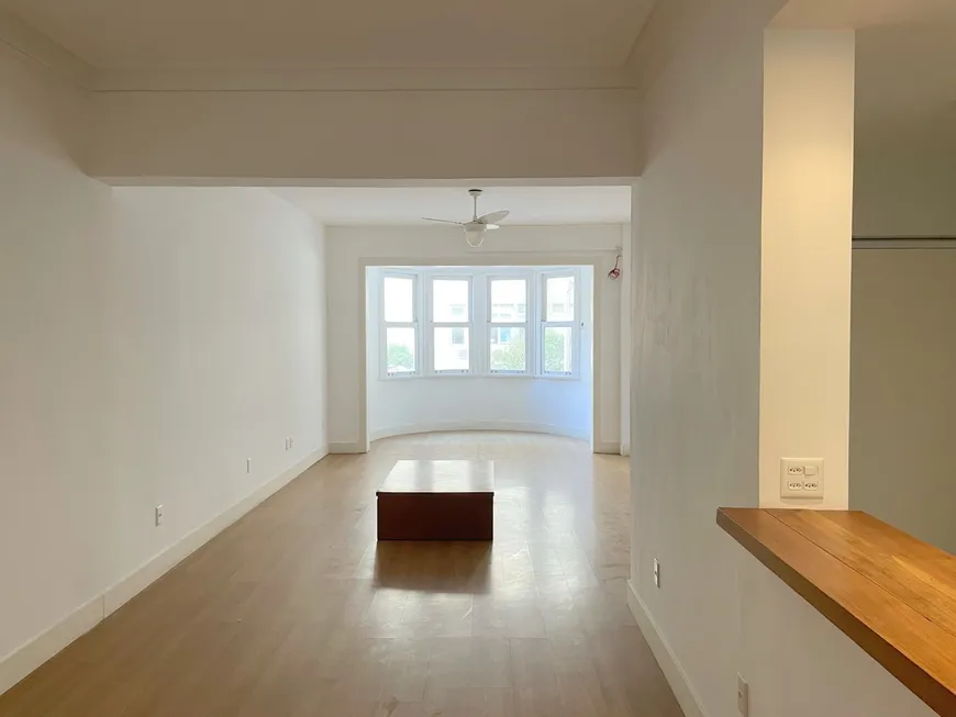 Foto 1 de Apartamento com 3 Quartos à venda, 130m² em Leme, Rio de Janeiro