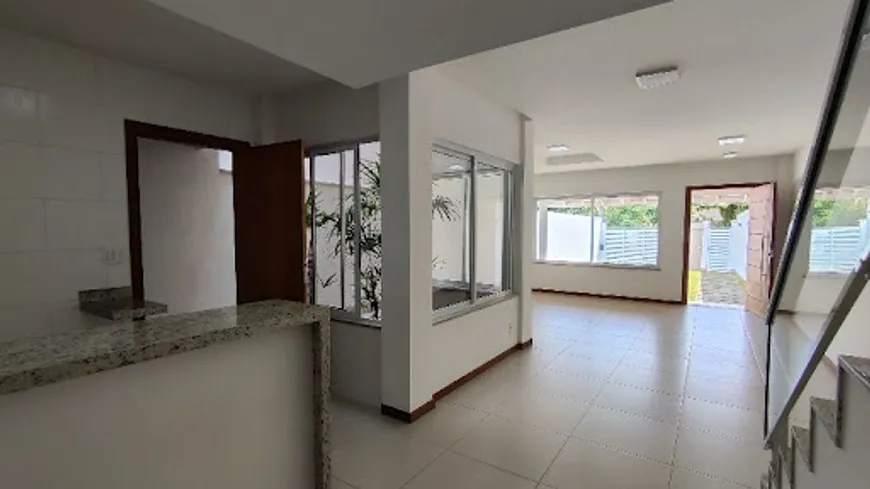 Foto 1 de Casa de Condomínio com 4 Quartos à venda, 155m² em Itaipu, Niterói