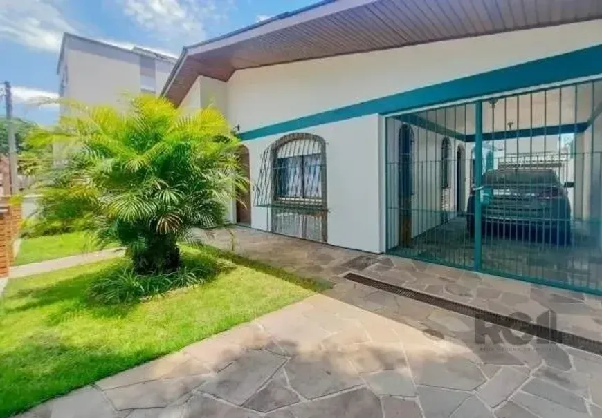 Foto 1 de Casa com 3 Quartos à venda, 146m² em Vila Ipiranga, Porto Alegre