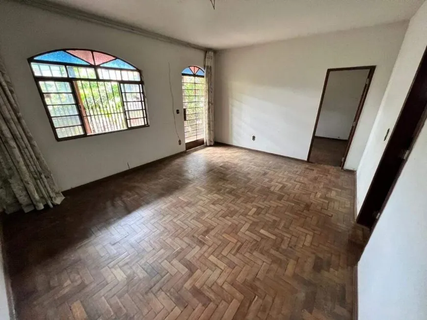 Foto 1 de Casa com 4 Quartos à venda, 290m² em Castelo, Belo Horizonte