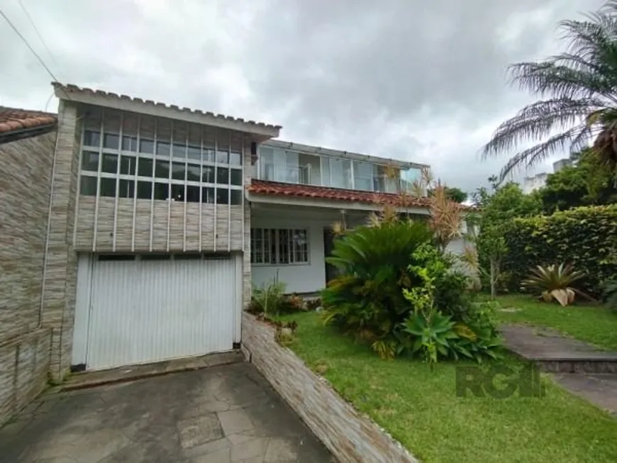 Foto 1 de Casa com 6 Quartos à venda, 325m² em Ipanema, Porto Alegre