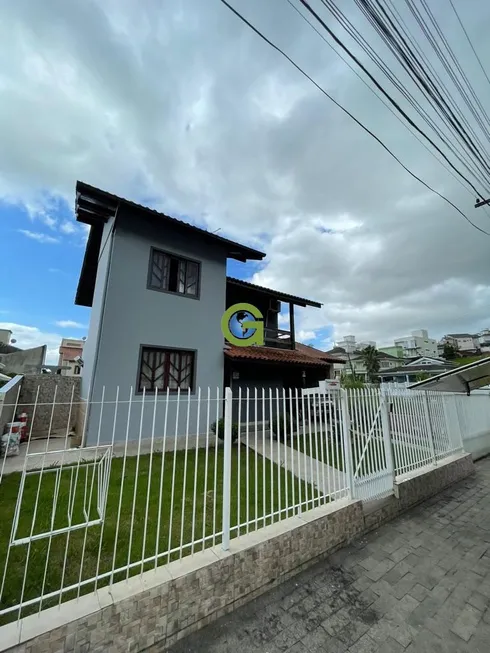 Foto 1 de Casa com 3 Quartos à venda, 185m² em Pedra Branca, Palhoça