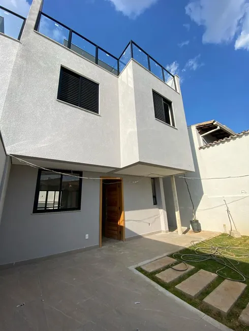 Foto 1 de Casa com 3 Quartos à venda, 90m² em Planalto, Belo Horizonte