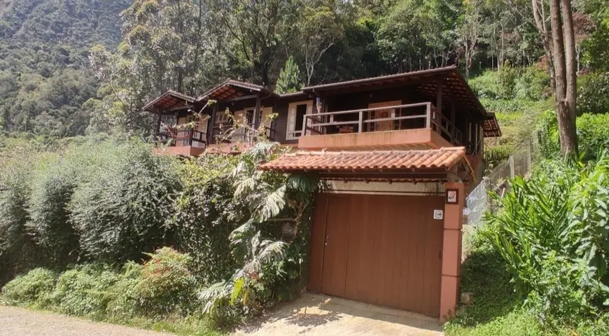 Foto 1 de Casa com 3 Quartos à venda, 1300m² em Retiro, Petrópolis