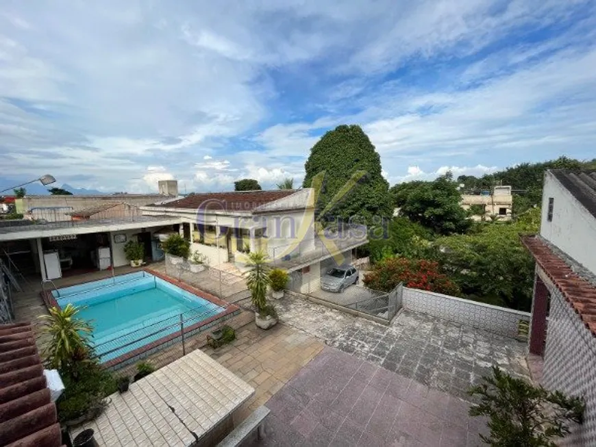 Foto 1 de Casa com 3 Quartos à venda, 194m² em Jardim Primavera, Duque de Caxias